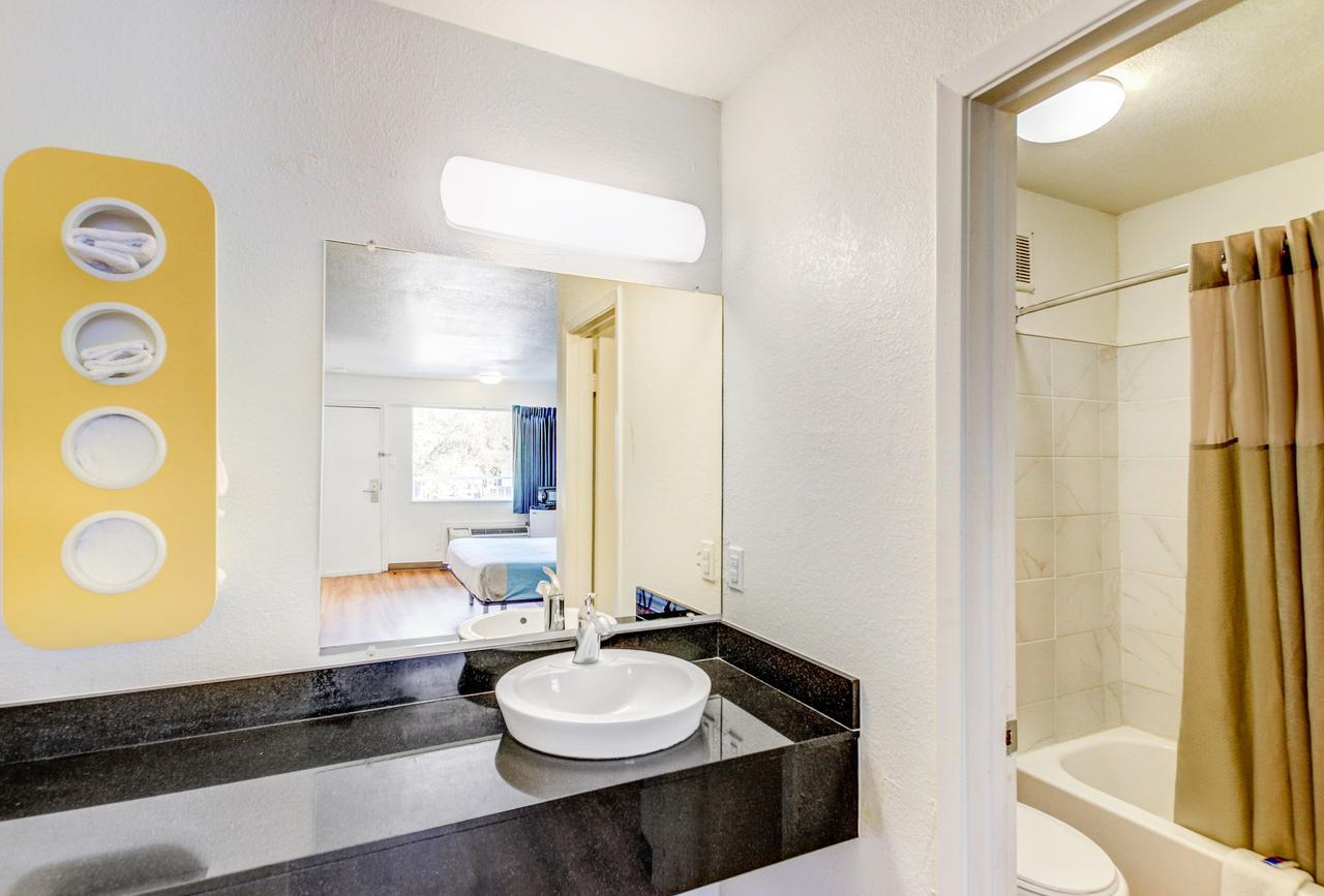 Motel 6 Waco - Lacy Lakeview Bellmead Exteriér fotografie